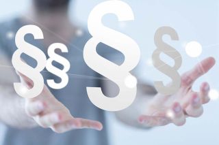 © vegefox.com - stock.adobe.com Foto: Paragraphen-Symbol