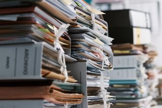 © StockPhotoPro - stock.adobe.com Foto: Akten-Stapel